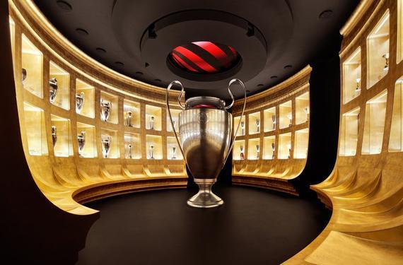 这儿也有搭配销售的东西:挂图和小规模的模型。